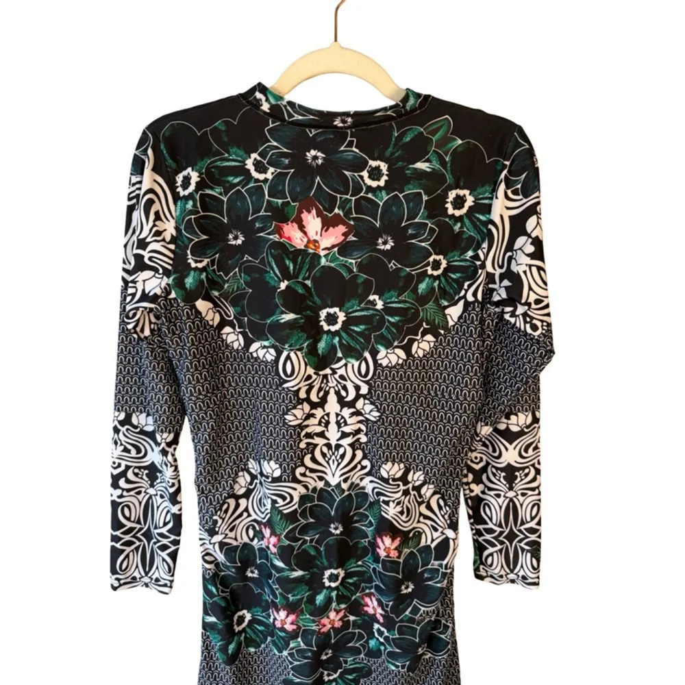 Long Sleeve Black Green Floral Swim Dress Rash Guard Size S or M Beach Vacation - Picture 6 of 9